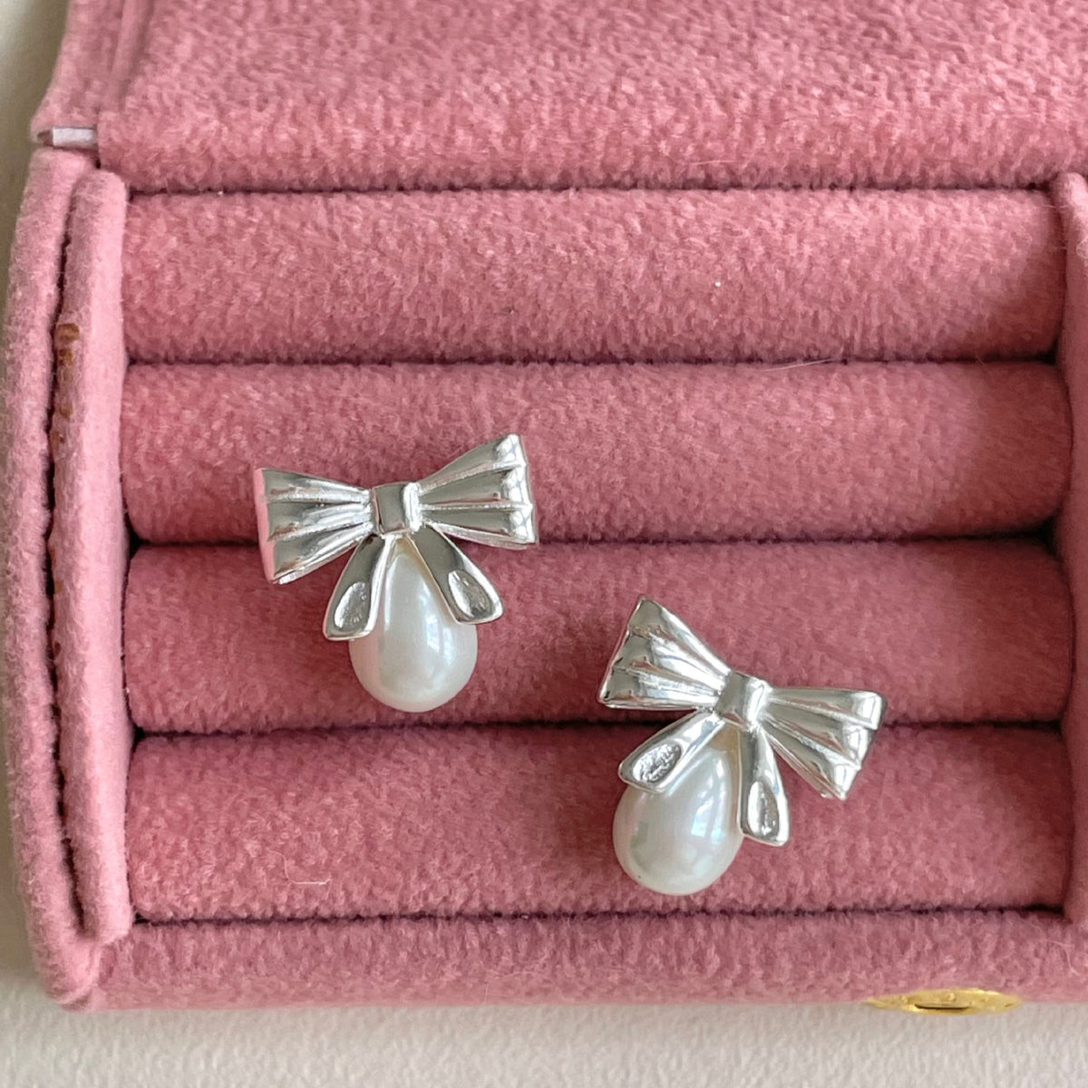 F廠-韓國韓版925純銀蝴蝶結珍珠耳釘簡約氣質百搭ins風耳飾「C1408」25.09-1