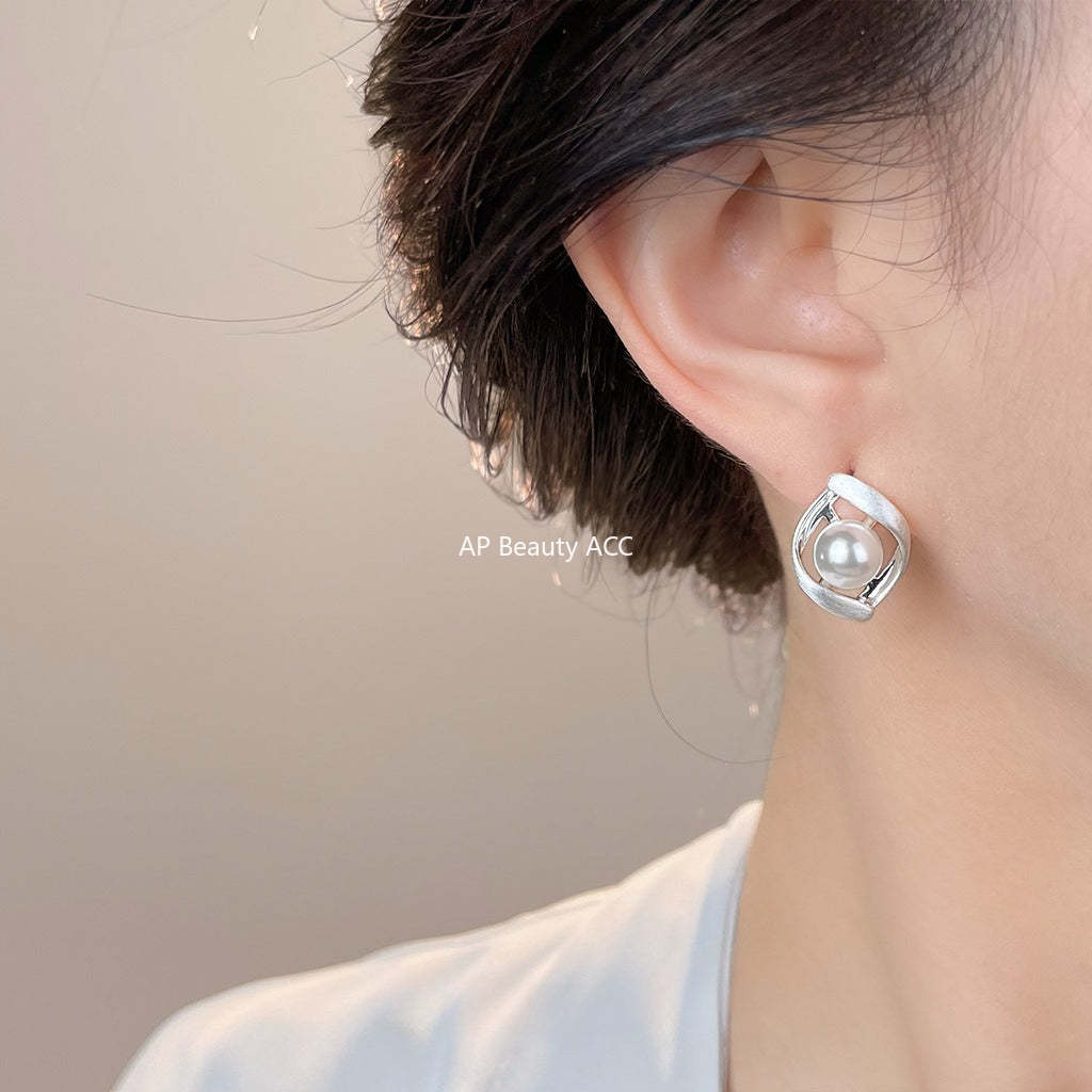 A廠-拉絲款冷淡風925銀針幾何扭曲立體銀針新款珍珠耳飾工廠耳環 飾品「6980」25.10-5