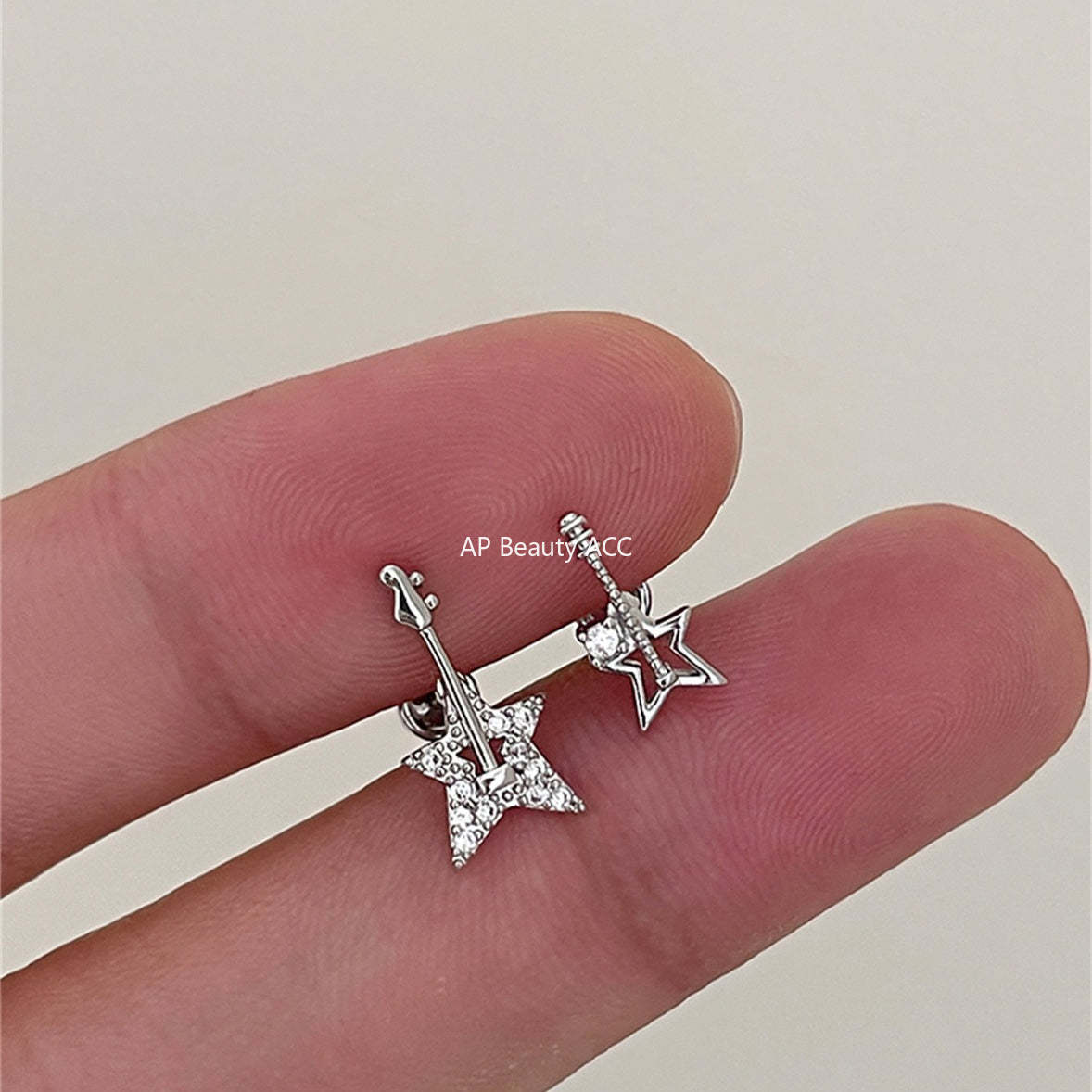 C廠-輕奢冷淡風個性不對稱吉他耳釘女氣質高級感鋯石星星鈦鋼耳環耳飾「EH-4162」25.10-4