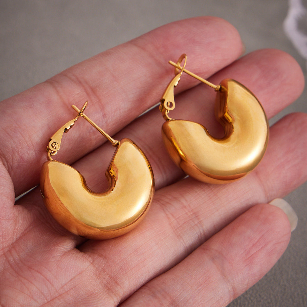 B廠-歐美飾品不鏽鋼胖乎乎小號空心C型耳環鍍18k真金耳釘不掉色「F412」25.08-5