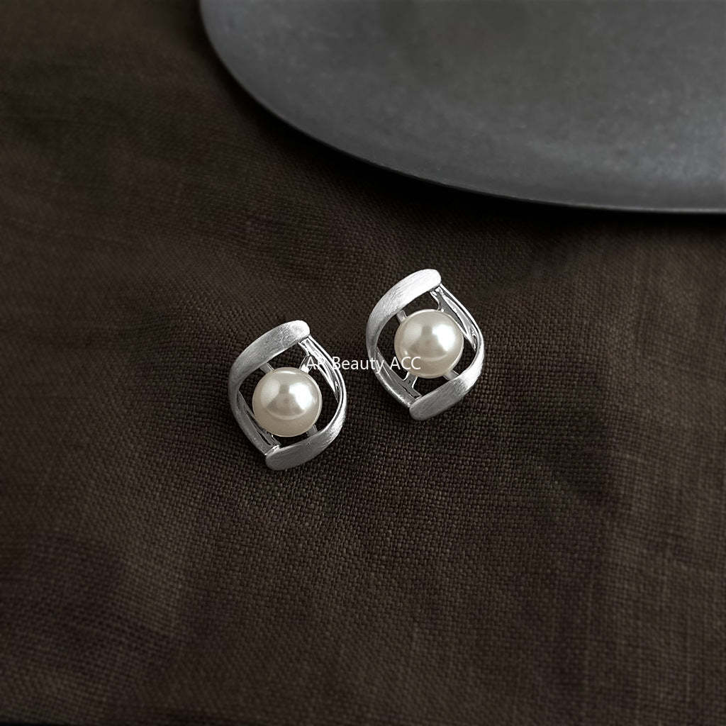 A廠-拉絲款冷淡風925銀針幾何扭曲立體銀針新款珍珠耳飾工廠耳環 飾品「6980」25.10-5