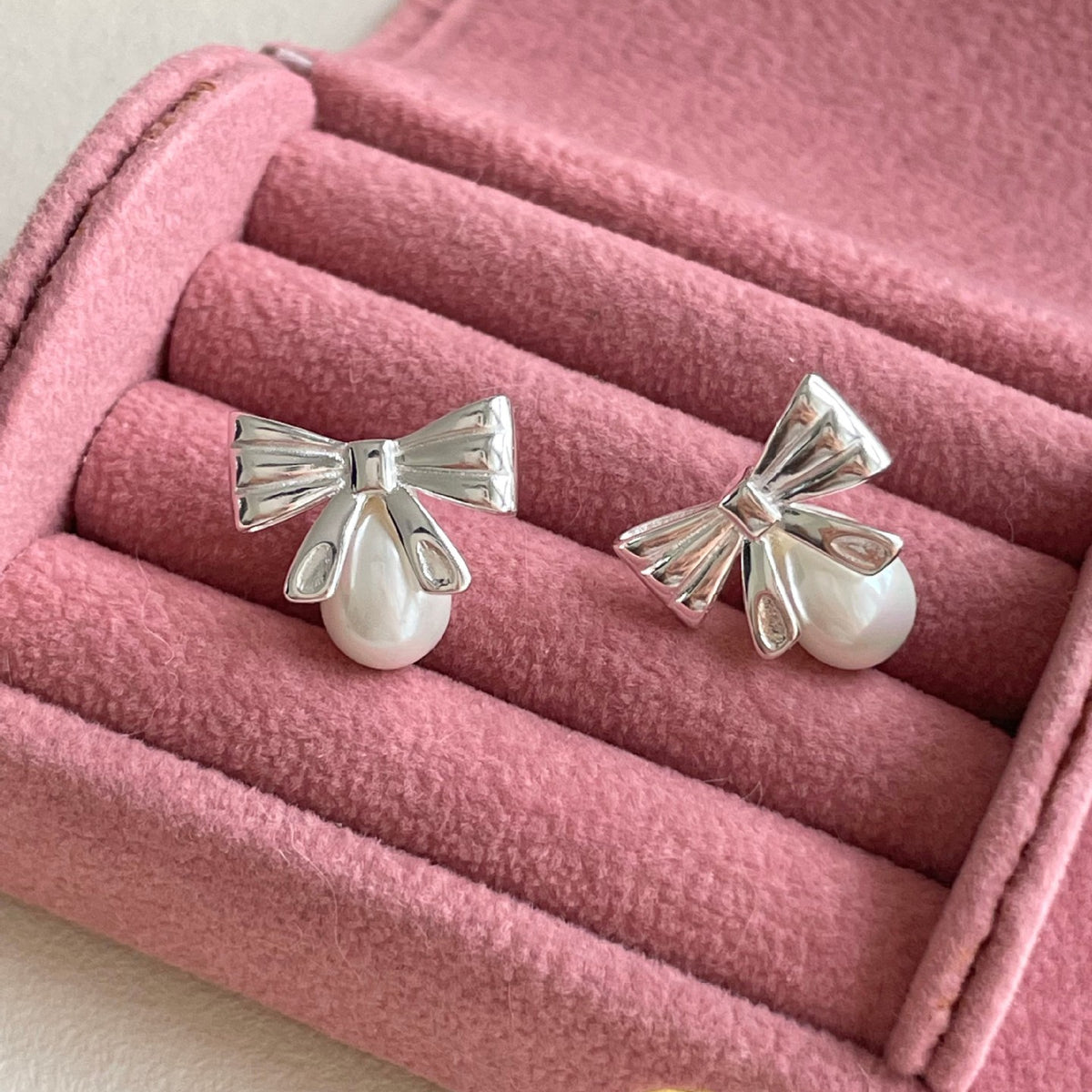 F廠-韓國韓版925純銀蝴蝶結珍珠耳釘簡約氣質百搭ins風耳飾「C1408」25.09-1