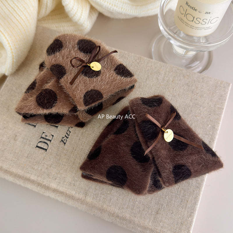 E廠-波點毛絨三角抓夾女鯊魚夾2025新款高級感後腦勺大號髮夾秋冬髮飾「27615」25.10-5