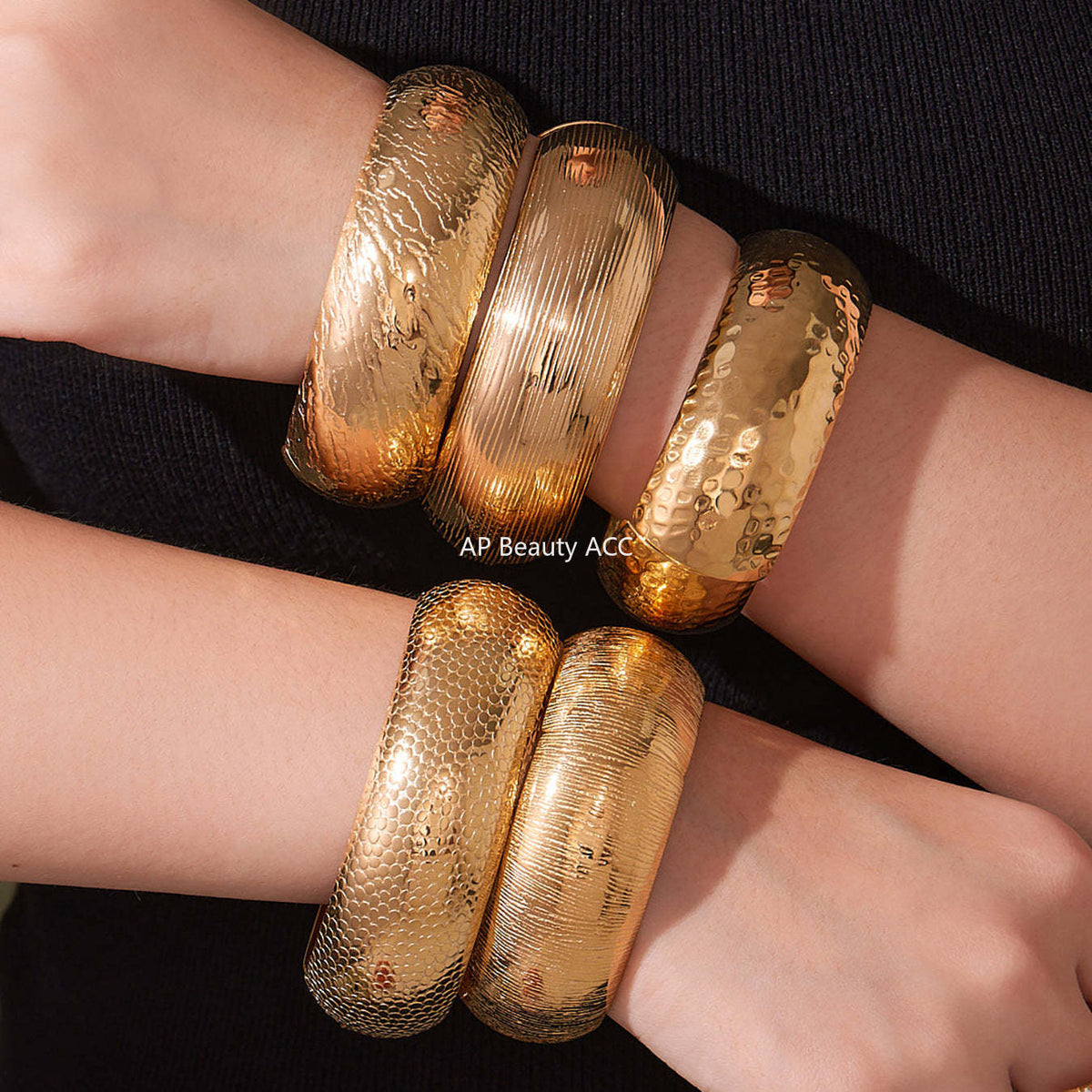 B廠-ins輕奢時尚百搭紋理側開口手鐲不鏽鋼材質鍍18k真金不掉色「Z499」25.10-5