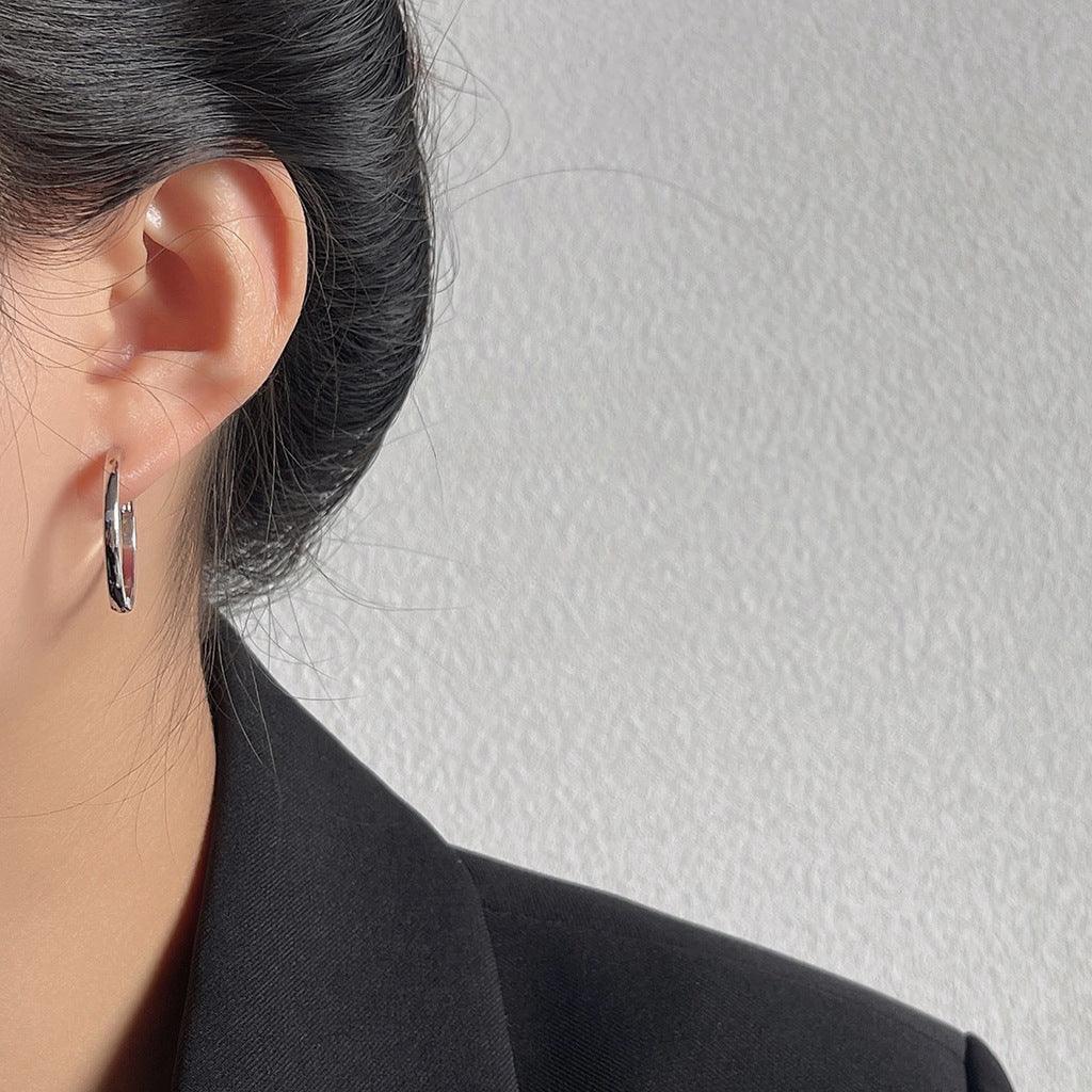 A廠-冷淡風時尚銀色素圈耳扣歐美風通勤百搭金屬感圓形氣質耳飾高級感「C-91」24.04-2