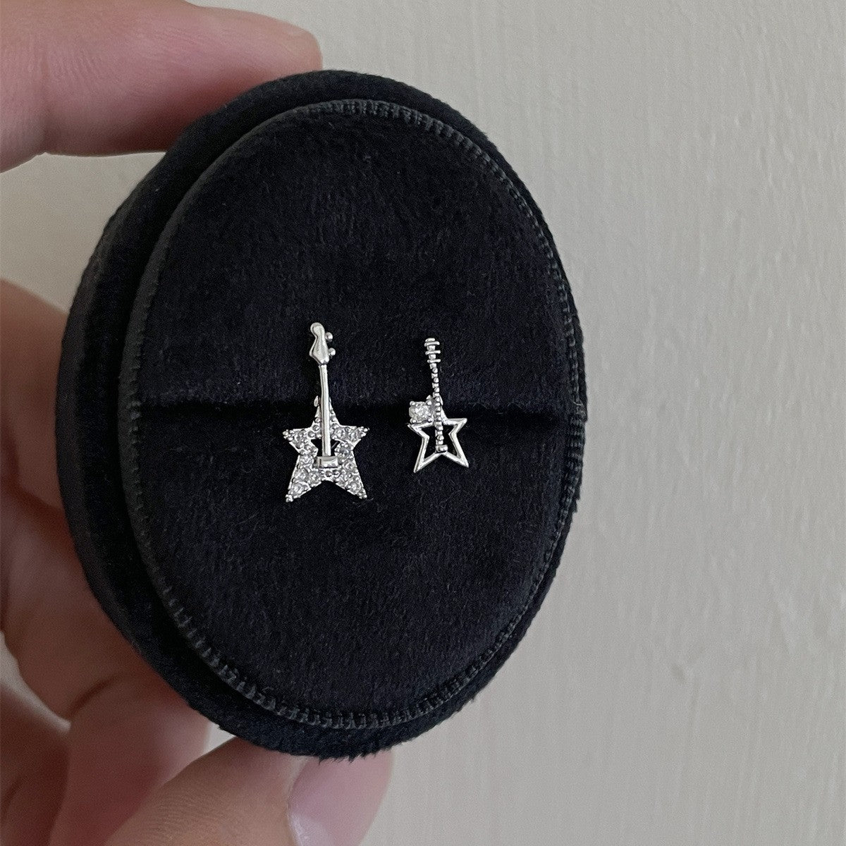 C廠-輕奢冷淡風個性不對稱吉他耳釘女氣質高級感鋯石星星鈦鋼耳環耳飾「EH-4162」25.10-4