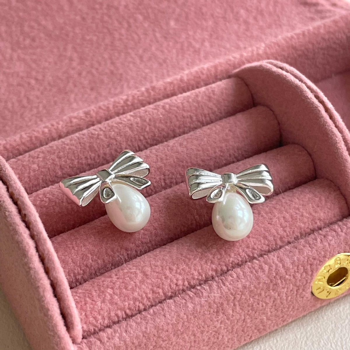 F廠-韓國韓版925純銀蝴蝶結珍珠耳釘簡約氣質百搭ins風耳飾「C1408」25.09-1