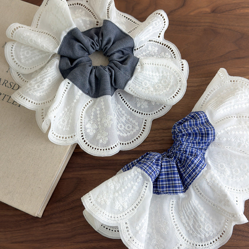 E廠-超大寬邊顯臉小拼接刺繡花朵肥腸圈韓國學院風藍白格紋鏤空髮繩女「27095」25.06-3