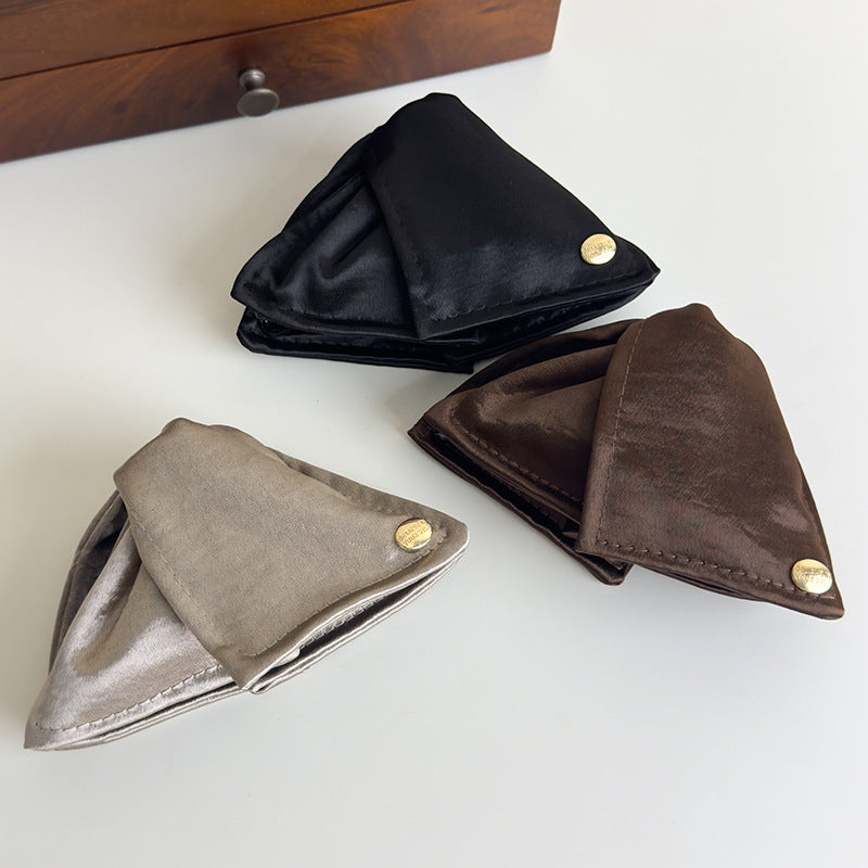 E廠-緞面貝殼三角抓夾純色布藝鯊魚夾高級感通勤盤髮夾子氣質髮飾髮抓「27064」25.06-2