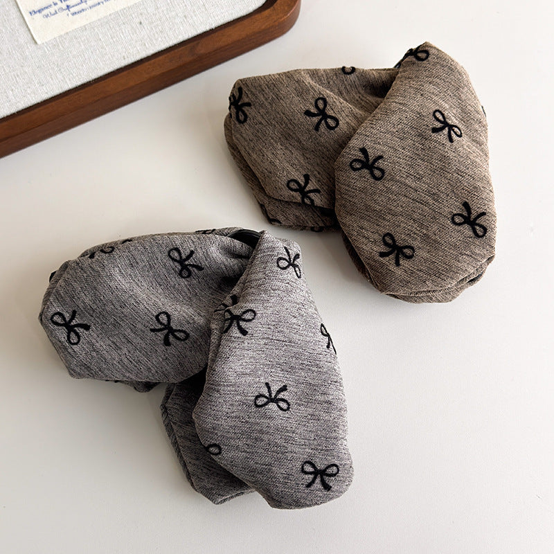 E廠-韓版布藝蝴蝶結三角抓夾格雷系灰色咖色髮抓新款慵懶氛圍感鯊魚夾「27415」25.08-5