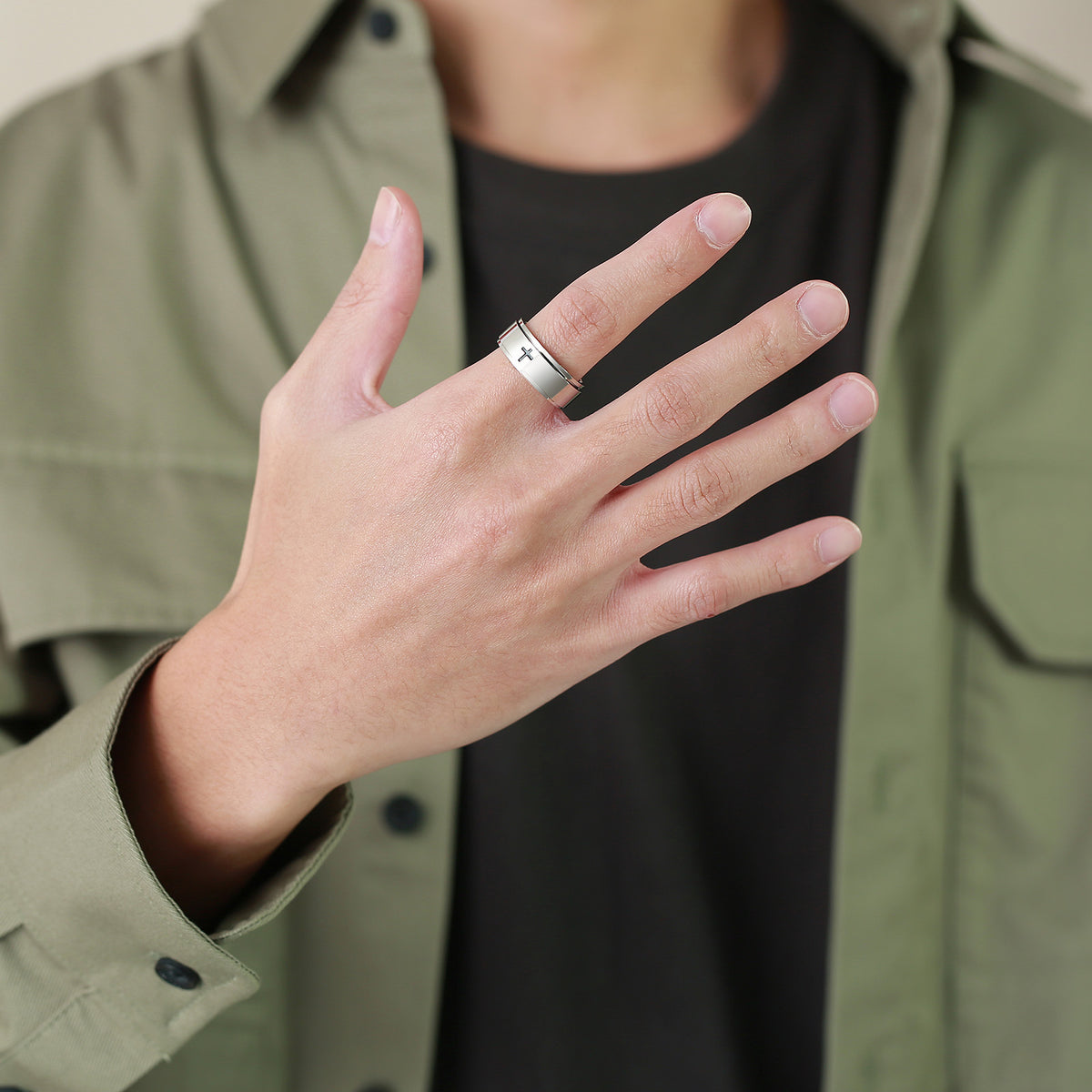 G廠-鏽鋼鐳射腐蝕十字可轉動旋轉戒指黑色男士 食指首飾批發「R-589」25.08-4