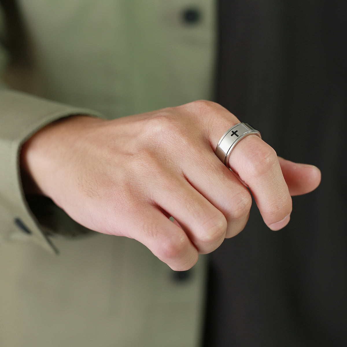 G廠-鏽鋼鐳射腐蝕十字可轉動旋轉戒指黑色男士 食指首飾批發「R-589」25.08-4