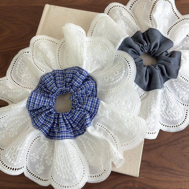 E廠-超大寬邊顯臉小拼接刺繡花朵肥腸圈韓國學院風藍白格紋鏤空髮繩女「27095」25.06-3