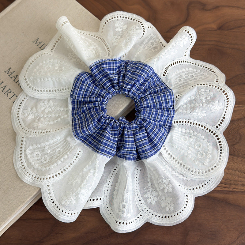 E廠-超大寬邊顯臉小拼接刺繡花朵肥腸圈韓國學院風藍白格紋鏤空髮繩女「27095」25.06-3