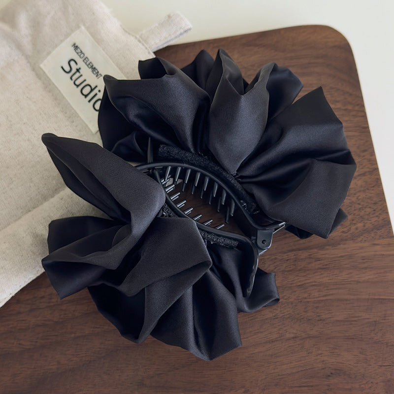 E廠-韓系慵懶復古褶皺花朵花苞形香蕉夾蓬松竪夾奶油雲朵緞面馬尾夾女「27070」25.06-2