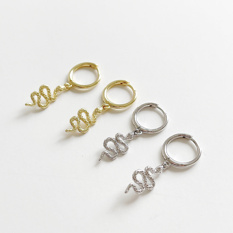 F廠-歐美輕奢S925純銀INS不規則金色流蘇褶皺蛇形耳扣耳環女「C773」25.07-1