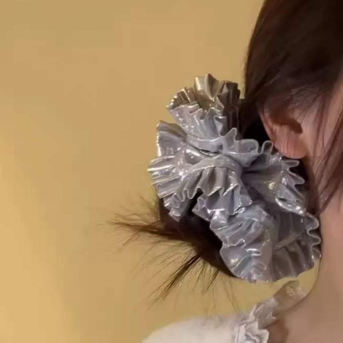 E廠-重工金屬銀色鐳射大腸髮圈女大號繡毬花褶皺髮圈頭花個性髮飾新「27394」25.08-5