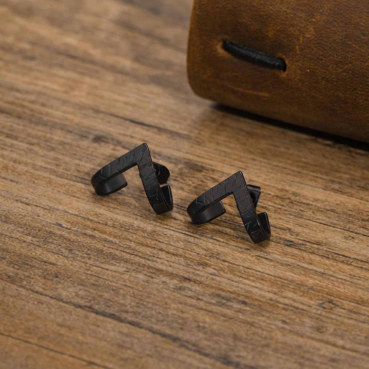 G廠-跨境飾品批發 不鏽鋼男士時尚潮流 幾何V字耳釘「ES-359」25.04-3