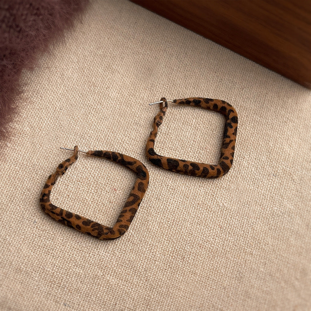 A廠-秋冬熱賣豹紋植絨誇張時尚歐美風幾何耳飾工廠 925銀針爆款耳環「6997-7000」25.10-5