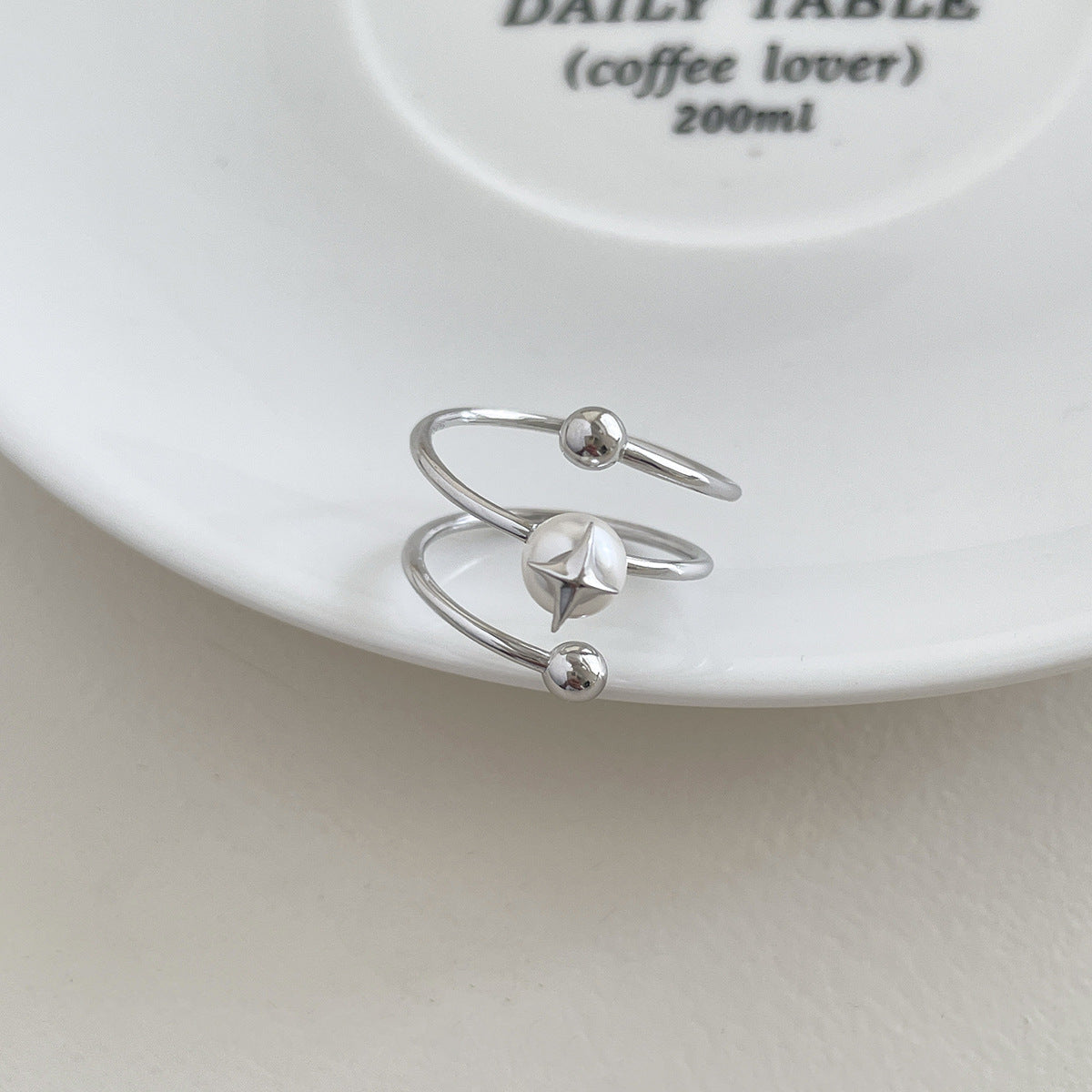 C廠-法式氣質名媛高級感珍珠戒指女百搭純銀疊戴風旋轉四芒星食指戒「JZ-0715」25.10-5