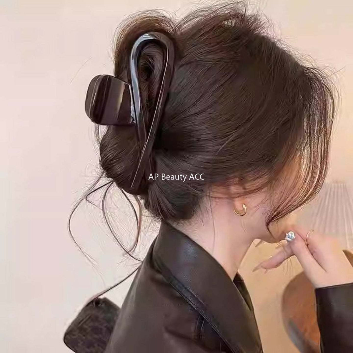 E廠-巧克力棕色蝴蝶結抓夾女2025新款高級感後腦勺髮夾盤髮鯊魚夾髮飾「27614」25.10-5