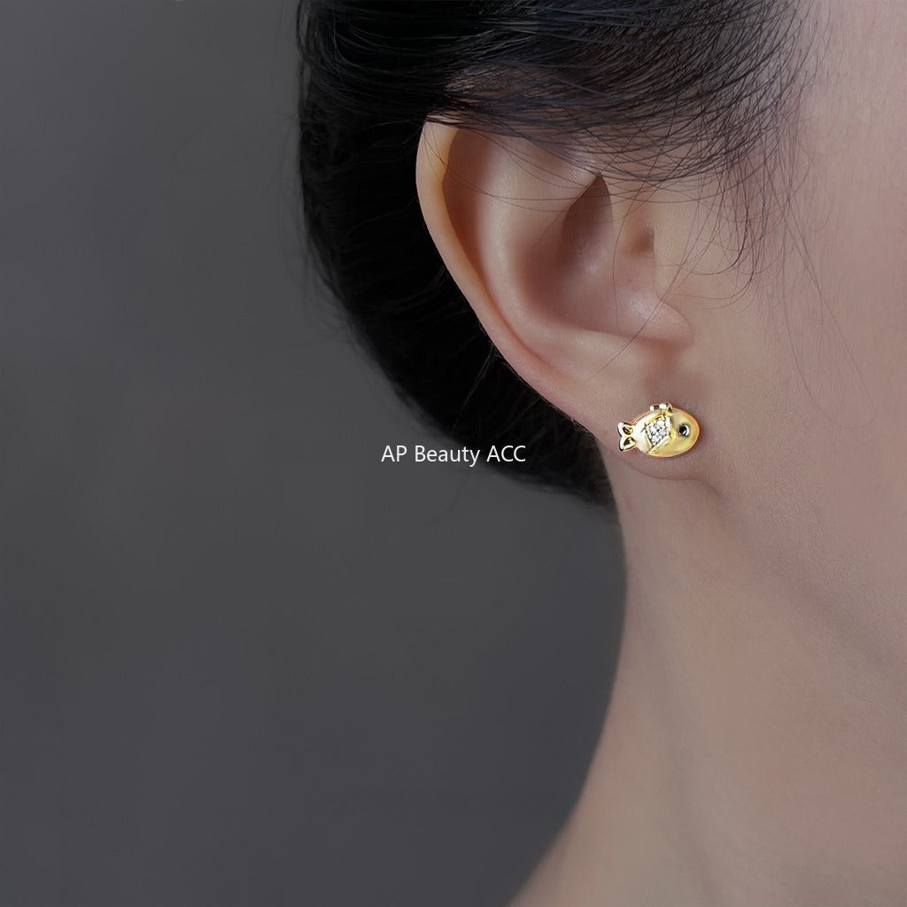 A廠-原始設計不對稱微鑲鋯石925銀針鍍14K小魚與貓咪耳環可愛清新耳飾「6931」25.10-3