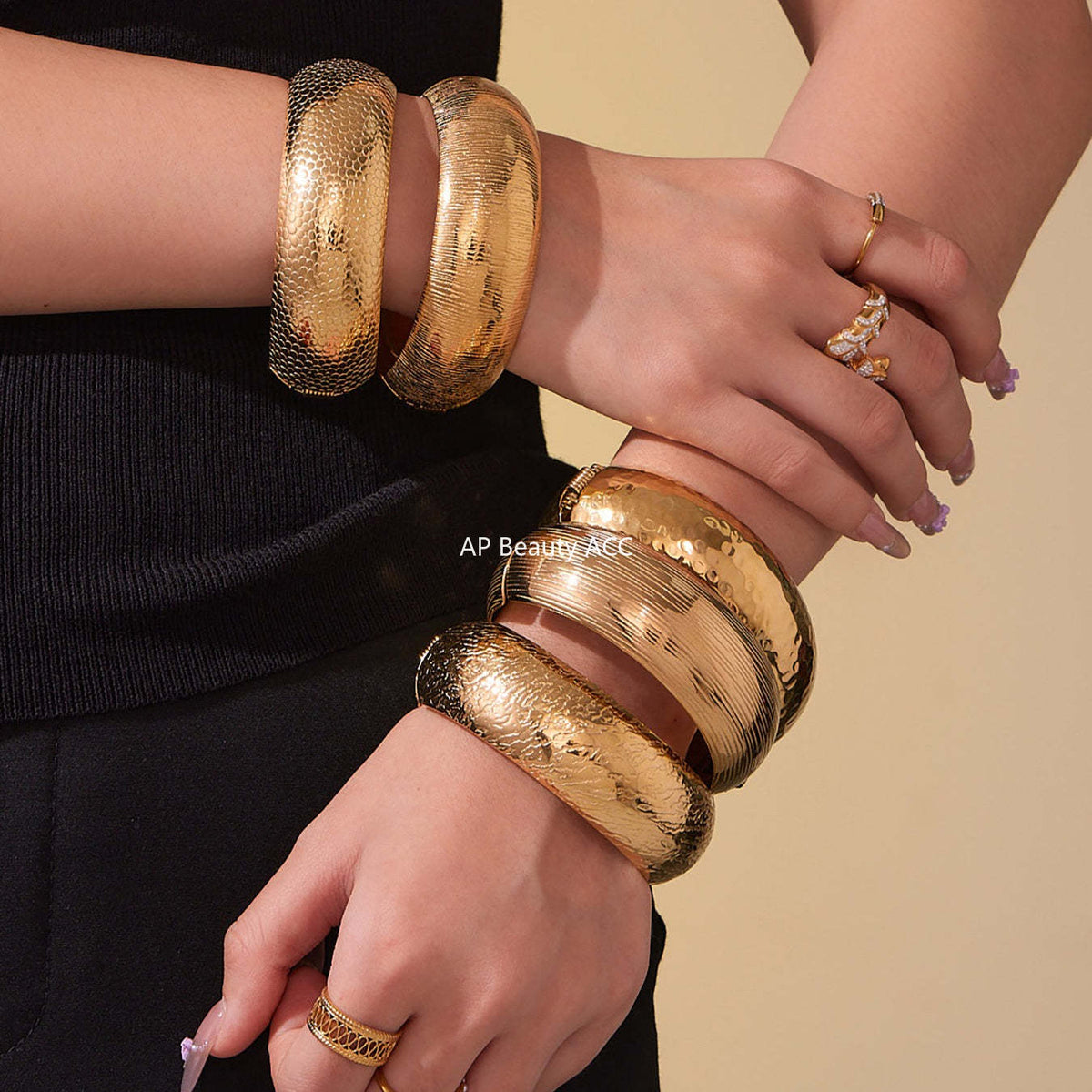 B廠-ins輕奢時尚百搭紋理側開口手鐲不鏽鋼材質鍍18k真金不掉色「Z499」25.10-5