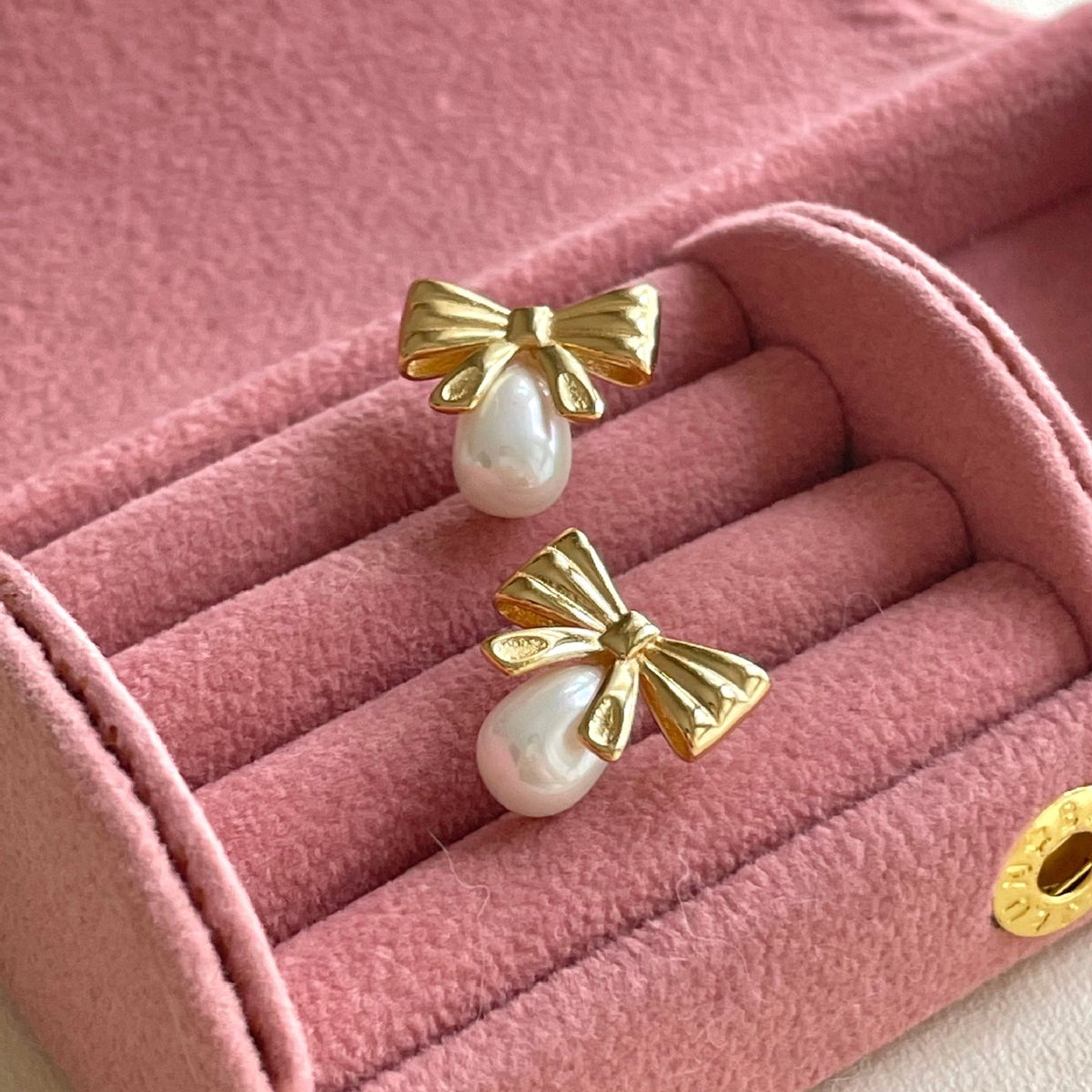 F廠-韓國韓版925純銀蝴蝶結珍珠耳釘簡約氣質百搭ins風耳飾「C1408」25.09-1