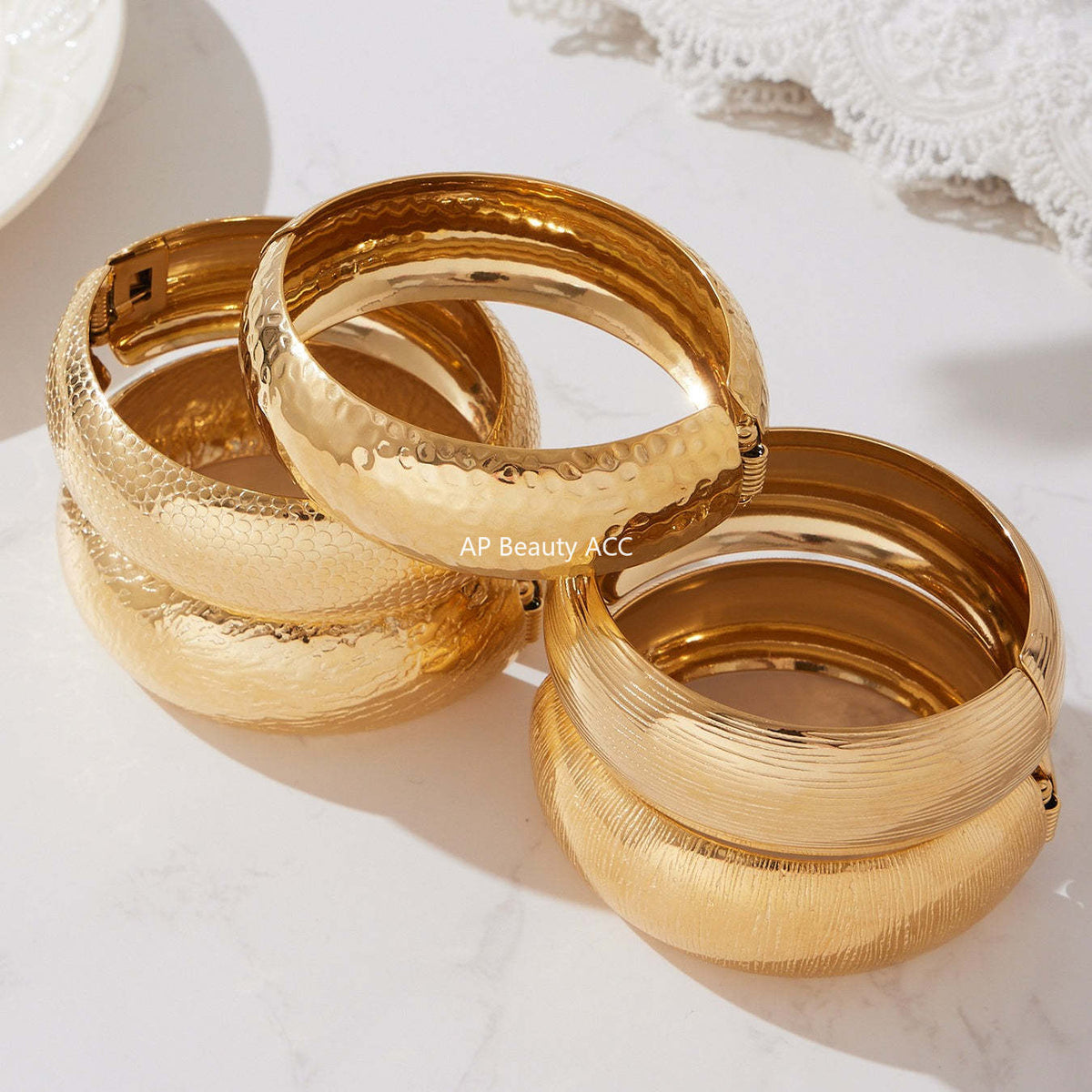 B廠-ins輕奢時尚百搭紋理側開口手鐲不鏽鋼材質鍍18k真金不掉色「Z499」25.10-5