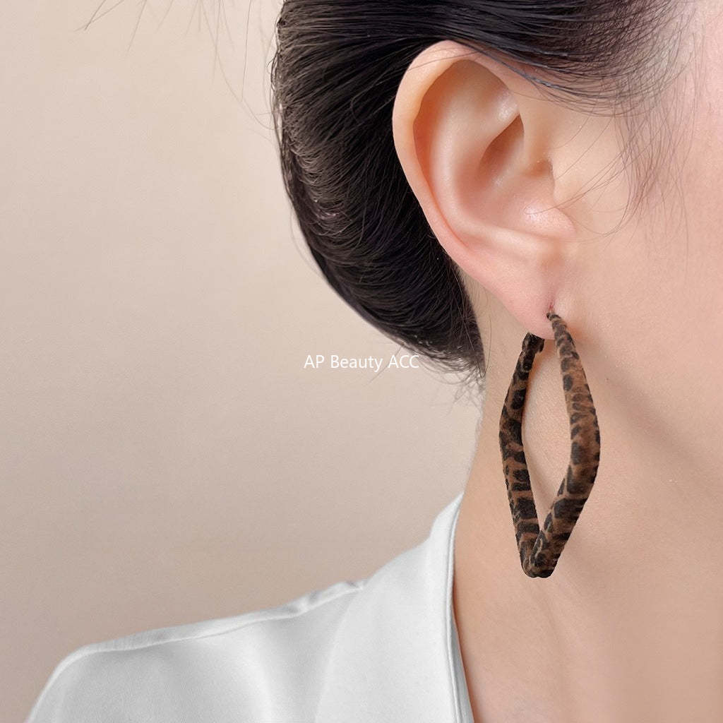 A廠-秋冬熱賣豹紋植絨誇張時尚歐美風幾何耳飾工廠 925銀針爆款耳環「6997-7000」25.10-5