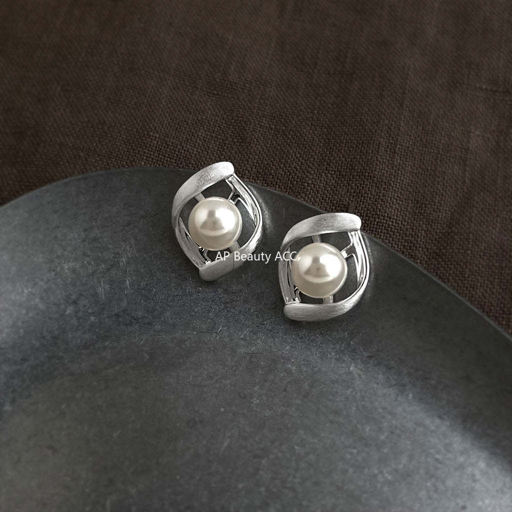 A廠-拉絲款冷淡風925銀針幾何扭曲立體銀針新款珍珠耳飾工廠耳環 飾品「6980」25.10-5