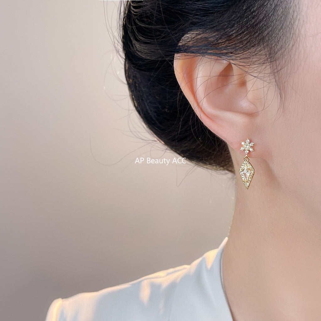 A廠-雪花冰晶微鑲鋯石時尚高級感輕奢風925銀針工廠耳環 小巧熱賣耳環「7079」25.11-2
