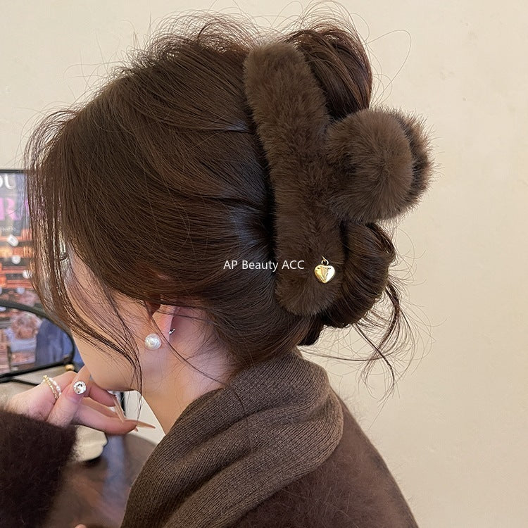 E廠-愛心毛絨頭髮抓夾鯊魚夾髮夾女高級感2025新款大號後腦勺夾子頭飾「26278」25.11-2