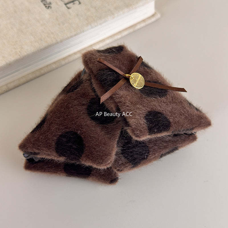 E廠-波點毛絨三角抓夾女鯊魚夾2025新款高級感後腦勺大號髮夾秋冬髮飾「27615」25.10-5