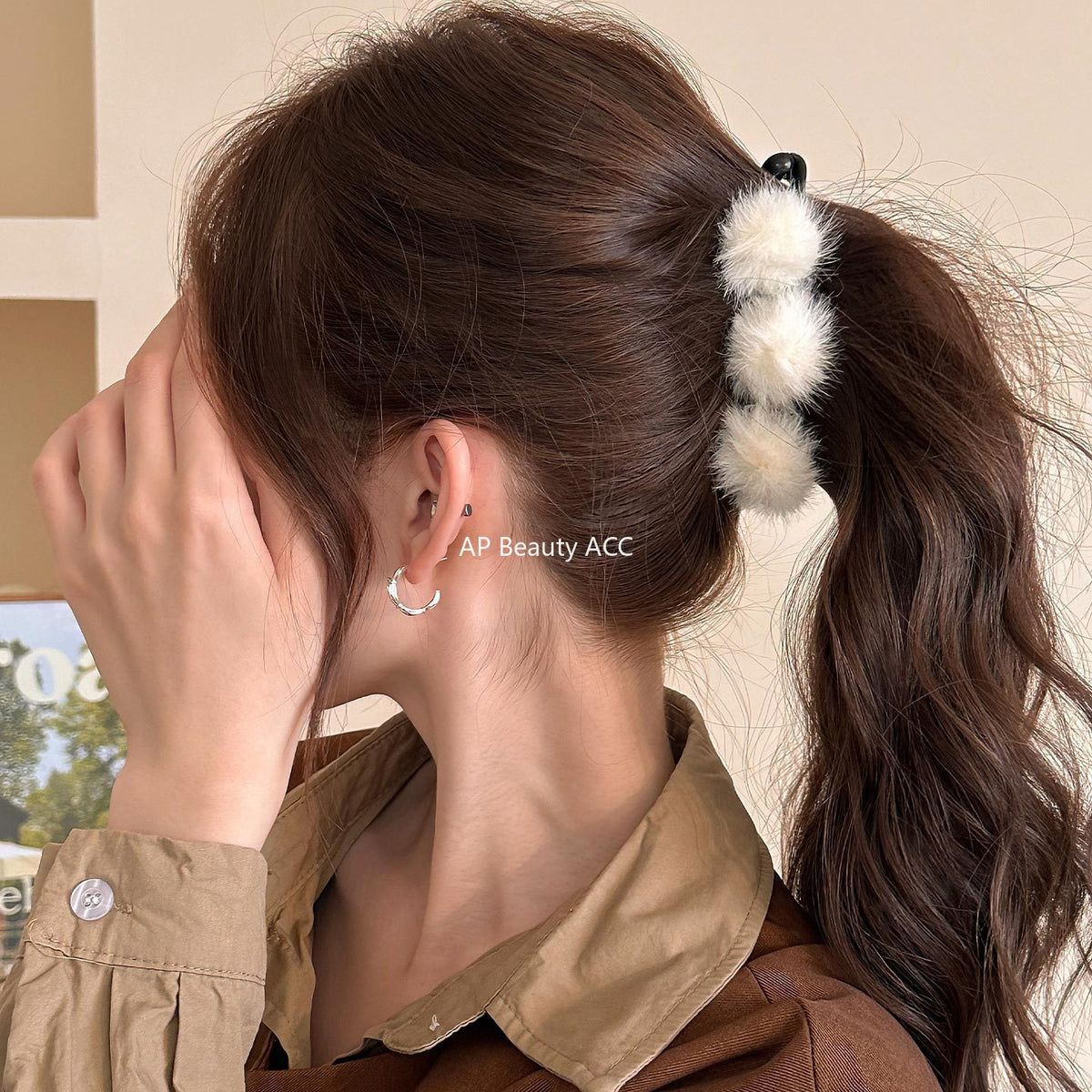 E廠-秋冬毛茸茸髮夾毛絨高馬尾抓夾後腦勺鯊魚夾子香蕉竪夾髮卡女頭飾「27660」25.11-2