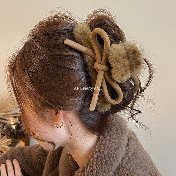 E廠-蝴蝶結兔毛抓夾女秋冬季大號後腦勺鯊魚夾髮量大高級感盤髮卡頭飾「27715」25.11-4