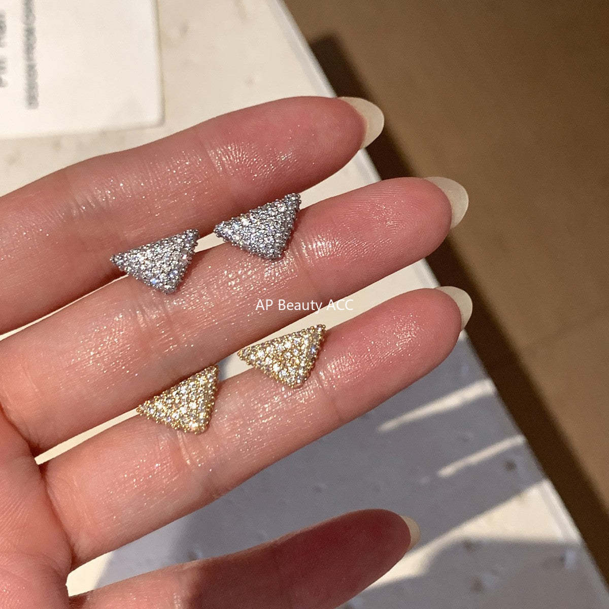 C廠-立體滿鋯石三角形氣質絕美耳釘女輕奢高級感精緻耳環時尚優雅耳飾「EH-4321」25.12-3