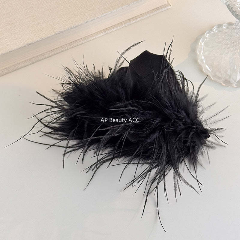 E廠-黑色羽毛緞面三角抓夾頭飾女高級感2025新款飽滿後腦勺鯊魚髮夾子「27785」25.12-2