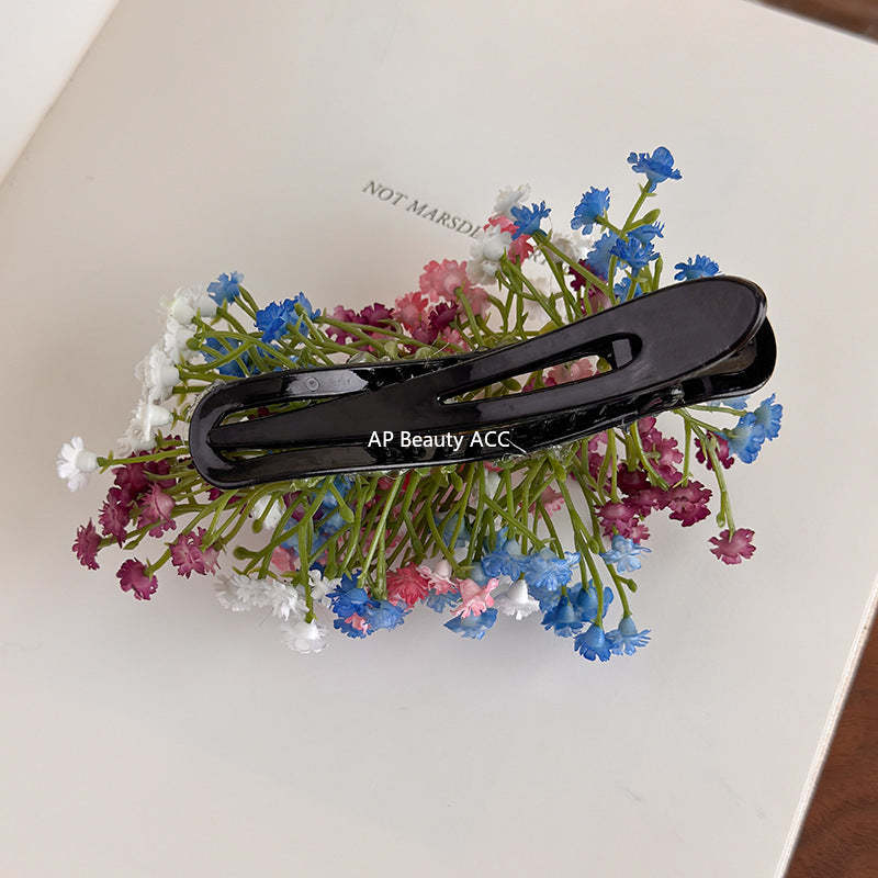 E廠-劉亦菲同款滿天星花朵鴨嘴夾髮卡仿真花朵髮夾新娘氛圍感拍照髮飾「27642」25.11-1