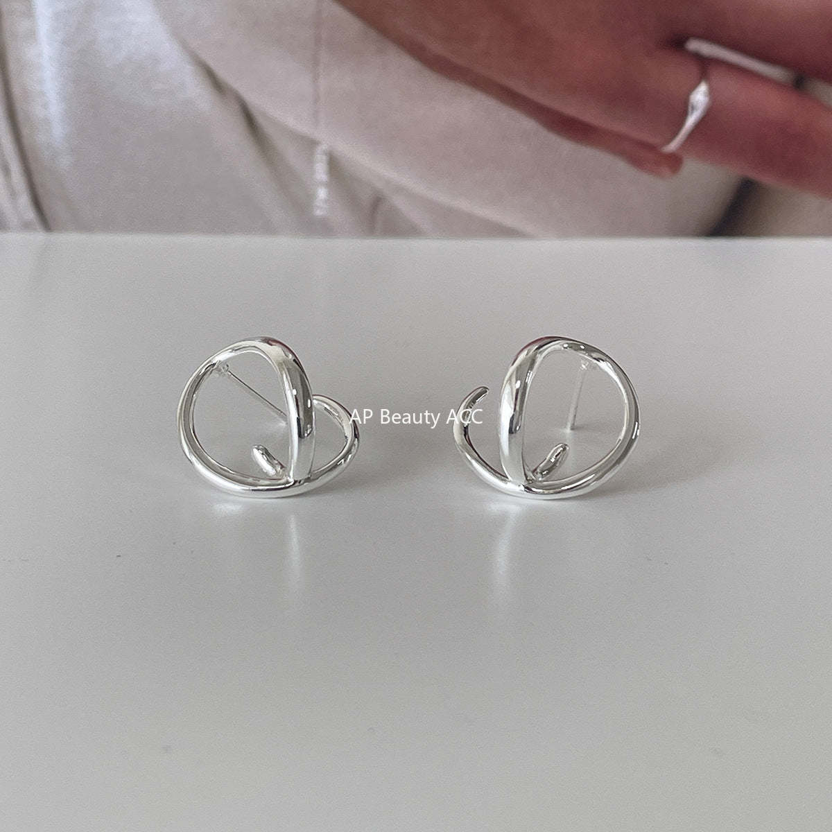 C廠-韓版幾何鏤空交織耳釘女ins小眾設計高級感素圈耳環不規則ins耳飾「EH-4410」25.12-1