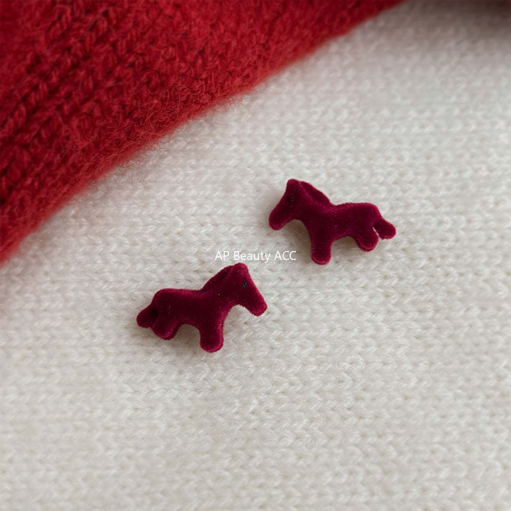 A廠-植絨酒紅色銀針小馬耳環個性本命年新款文藝範秋冬耳飾工廠飾品女「7188」25.12-1