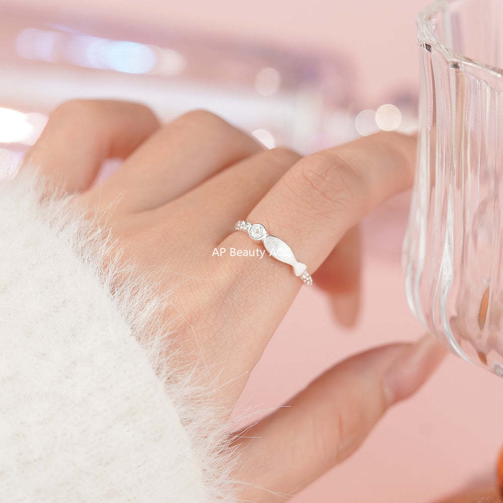 D廠-足銀S999小魚錢幣鋯石拉絲戒指可愛小眾設計感高級唯美手飾「YC4140R_1」25.11-4