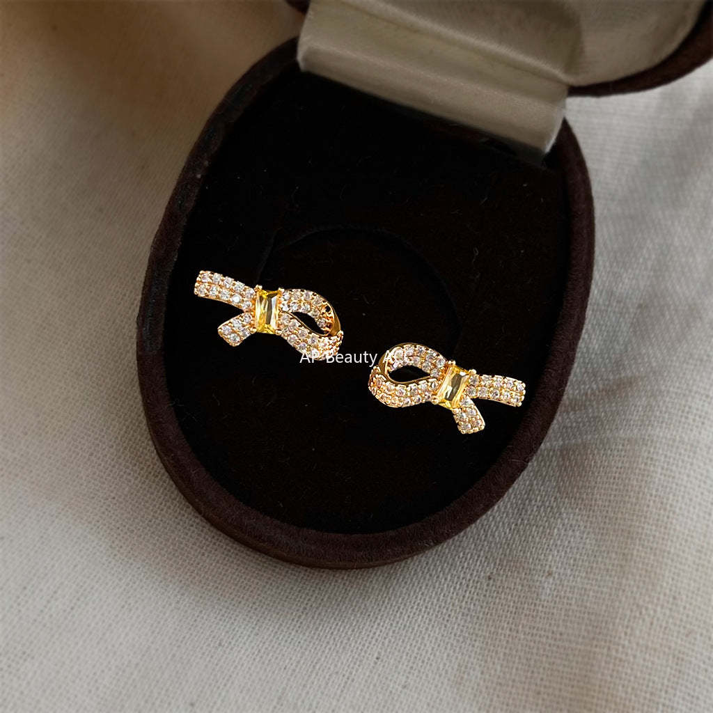 A廠-微鑲鋯石925銀針鍍14K簡約個性時尚通勤高級感蝴蝶結耳釘「7185」25.12-1