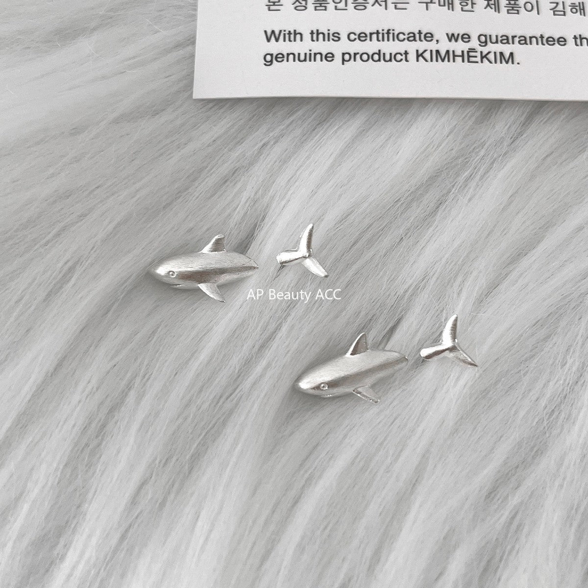 C廠-小眾設計冷淡風不對稱鯊魚耳釘女高級感酷颯可愛風銀針耳環新耳飾「EH-4141」25.11-2