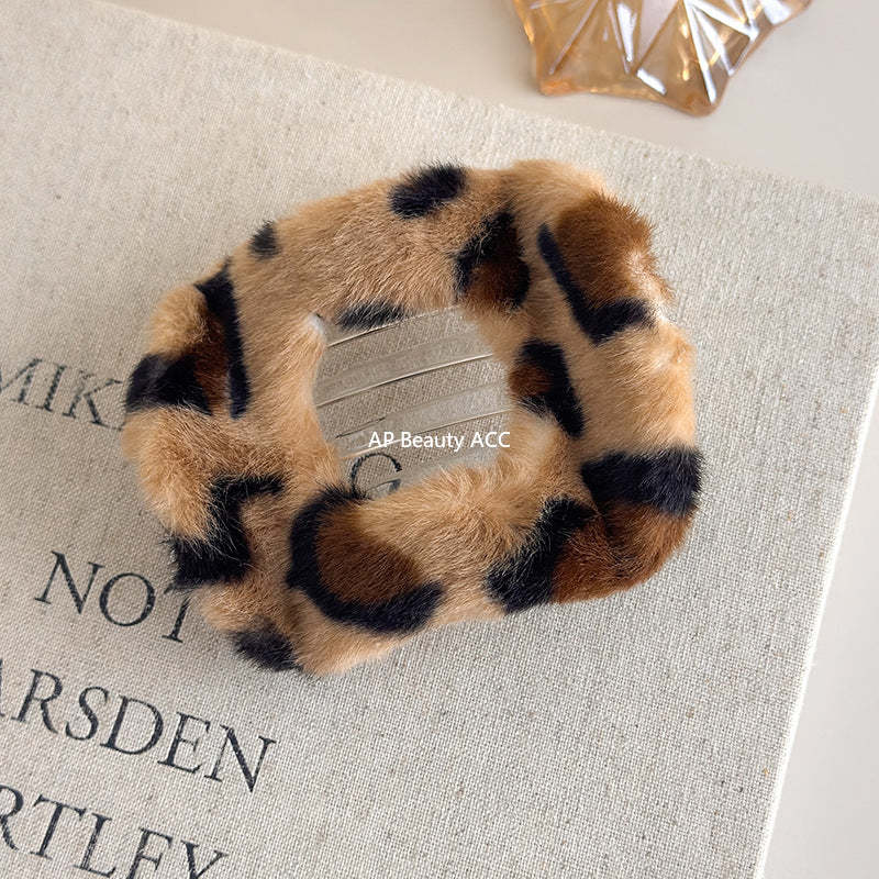 E廠-秋冬橢圓毛絨髮夾女後腦勺高級感毛毛鯊魚夾大號盤髮量多豹紋夾子「26154」25.11-1