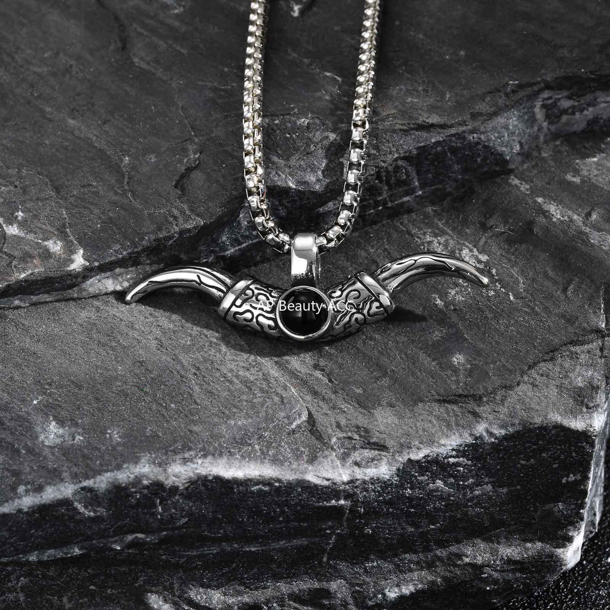 G廠-歐美不鏽鋼男牛角個性頸鏈嘻哈配飾批發霸氣牛角惡魔之眼「PN-2244」25.11-1