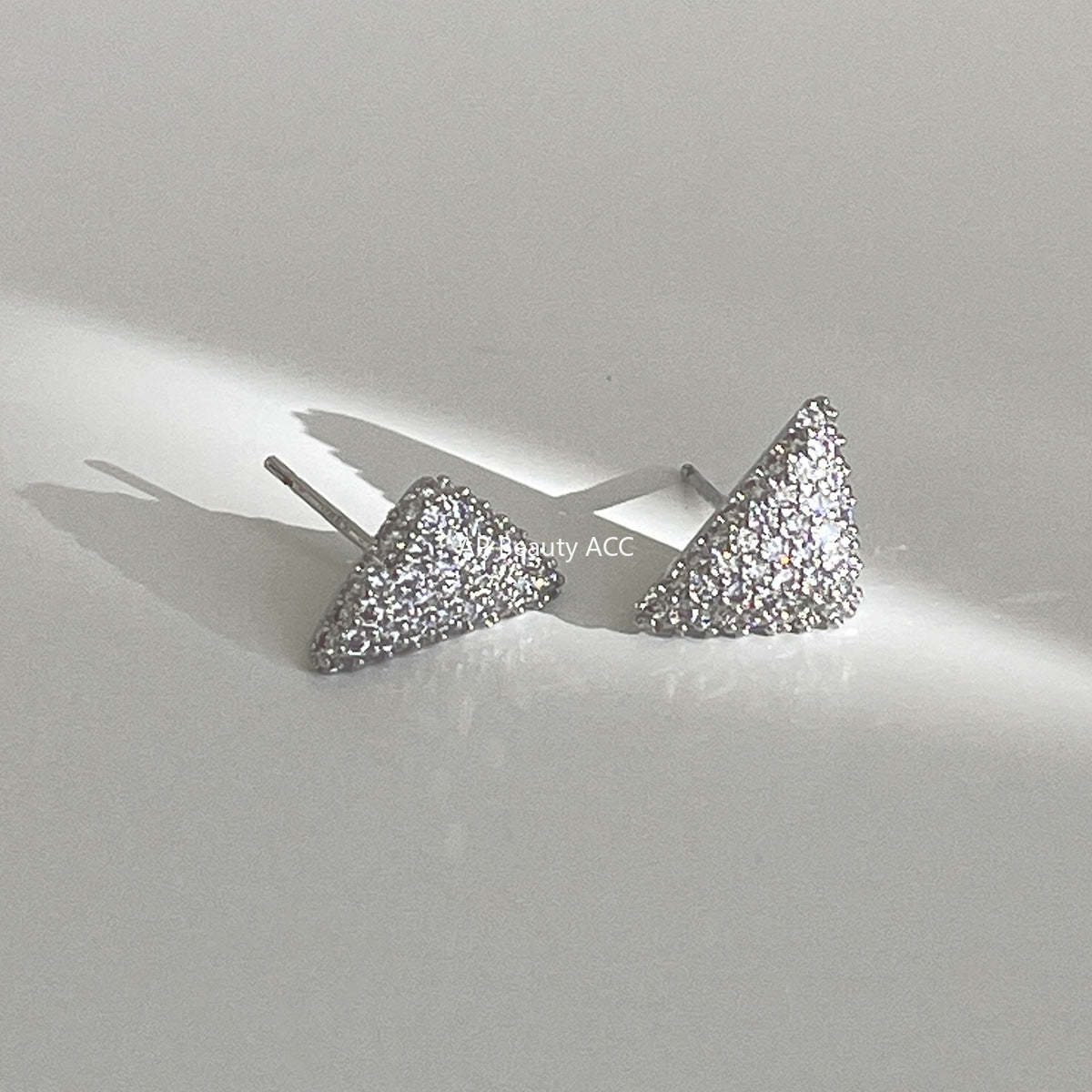 C廠-立體滿鋯石三角形氣質絕美耳釘女輕奢高級感精緻耳環時尚優雅耳飾「EH-4321」25.12-3