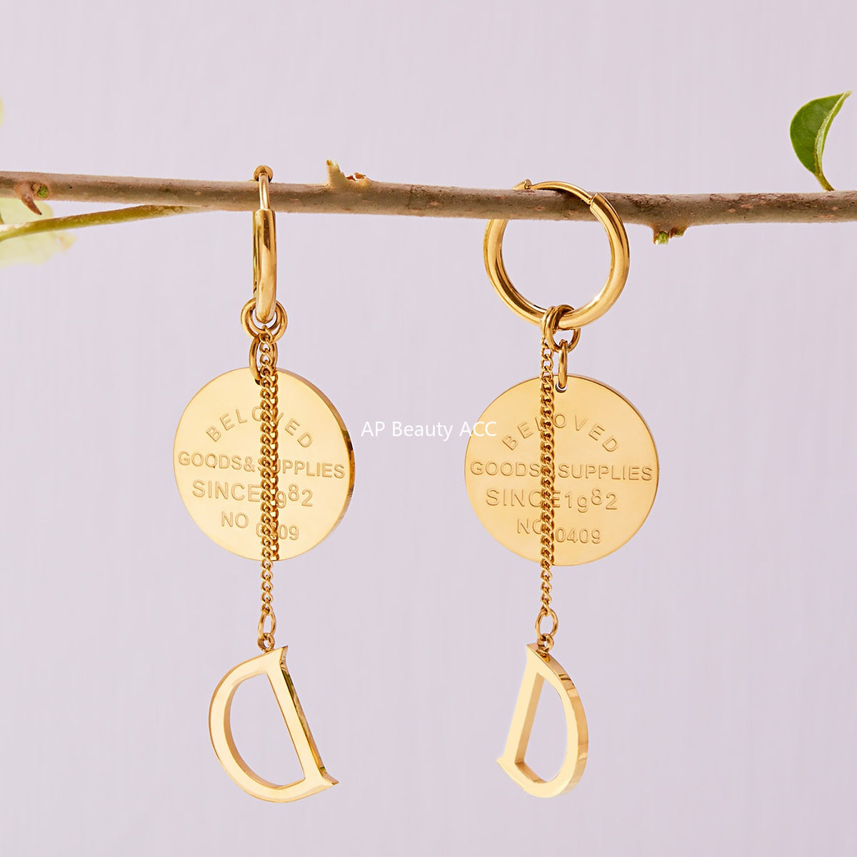 B廠-法式小眾氣質圓牌字母吊墜耳環大膠珍珠飾品不鏽鋼18K鍍金「F860-F861」25.11-1