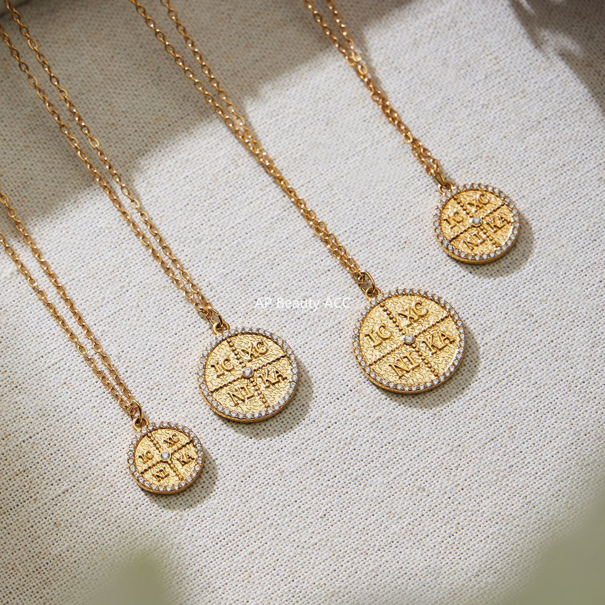 B廠-不鏽鋼鋯石字母圓牌吊墜鎖骨項鍊歐美輕奢百搭珠寶首飾鍍18k真金「P367」25.11-4