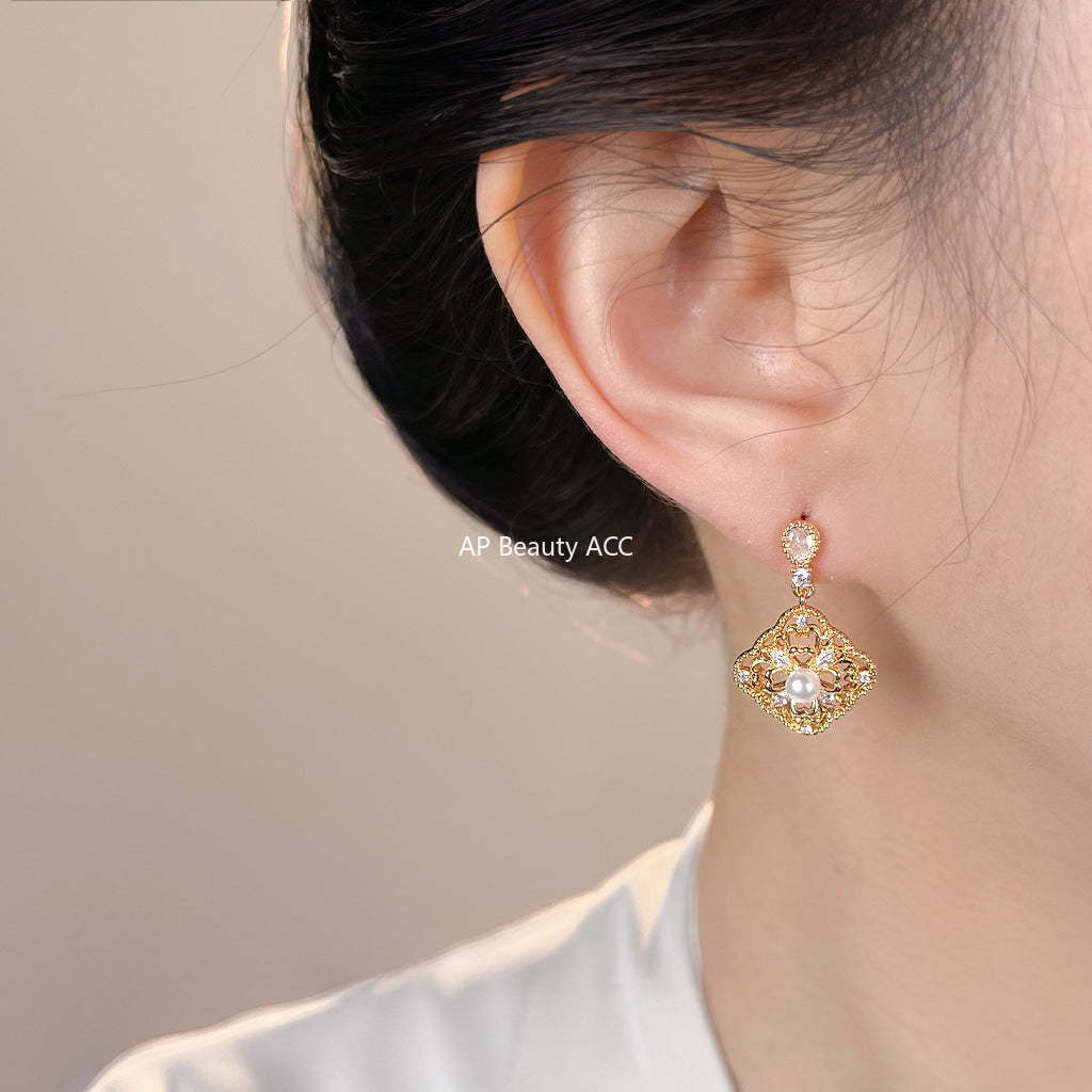 A廠-原創時尚高級感輕奢風925銀針鑲嵌鋯石方形幾何紋樣新耳飾 耳環「7195」25.12-1